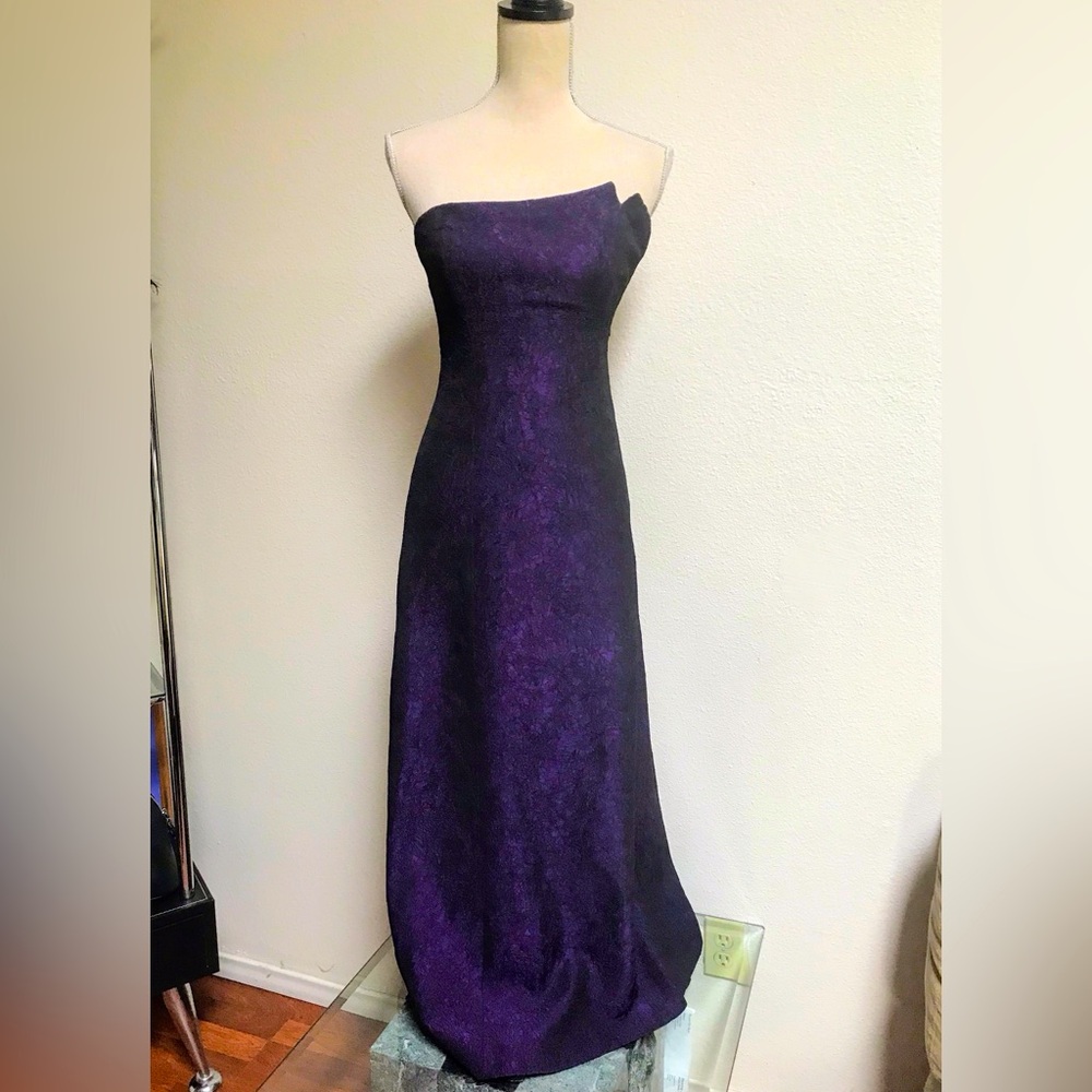 STUNNING! Nicole Miller Collection Strapless Textured Gown Eggplant - Sz 2 - Picture 1 of 5